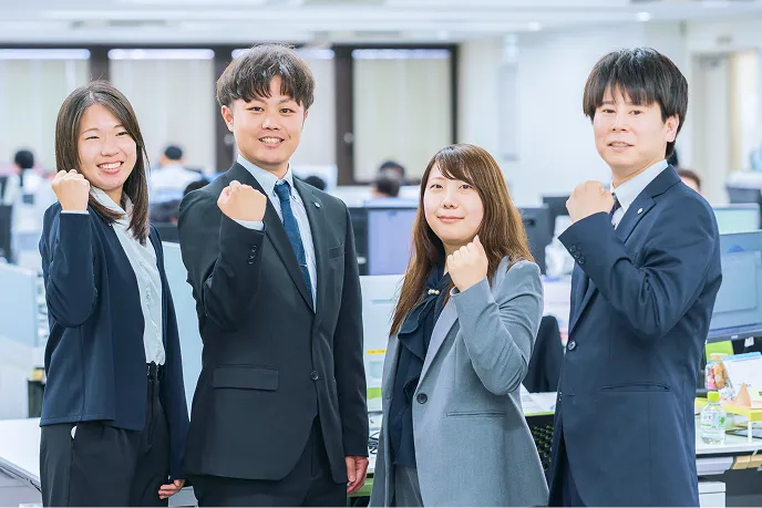 総務部 × システム部（開発担当・運用担当）× 推進部 CROSS TALKのイメージ