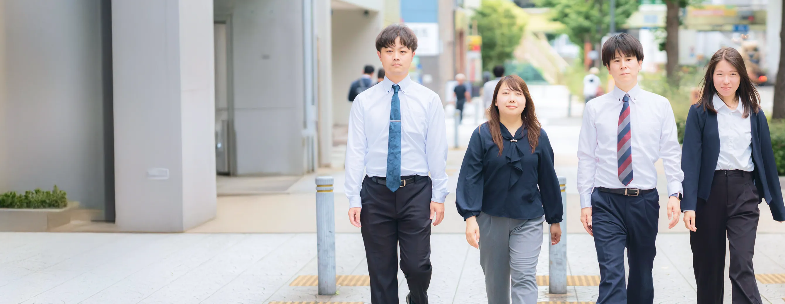 総務部 × システム部（開発担当・運用担当）× 推進部のイメージ